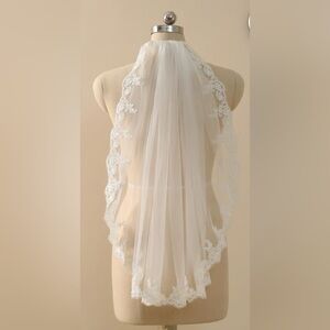 Elegant White Lace Bridal Veil
